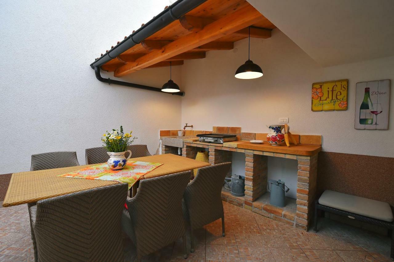 Holiday Home Lori Paz ภายนอก รูปภาพ